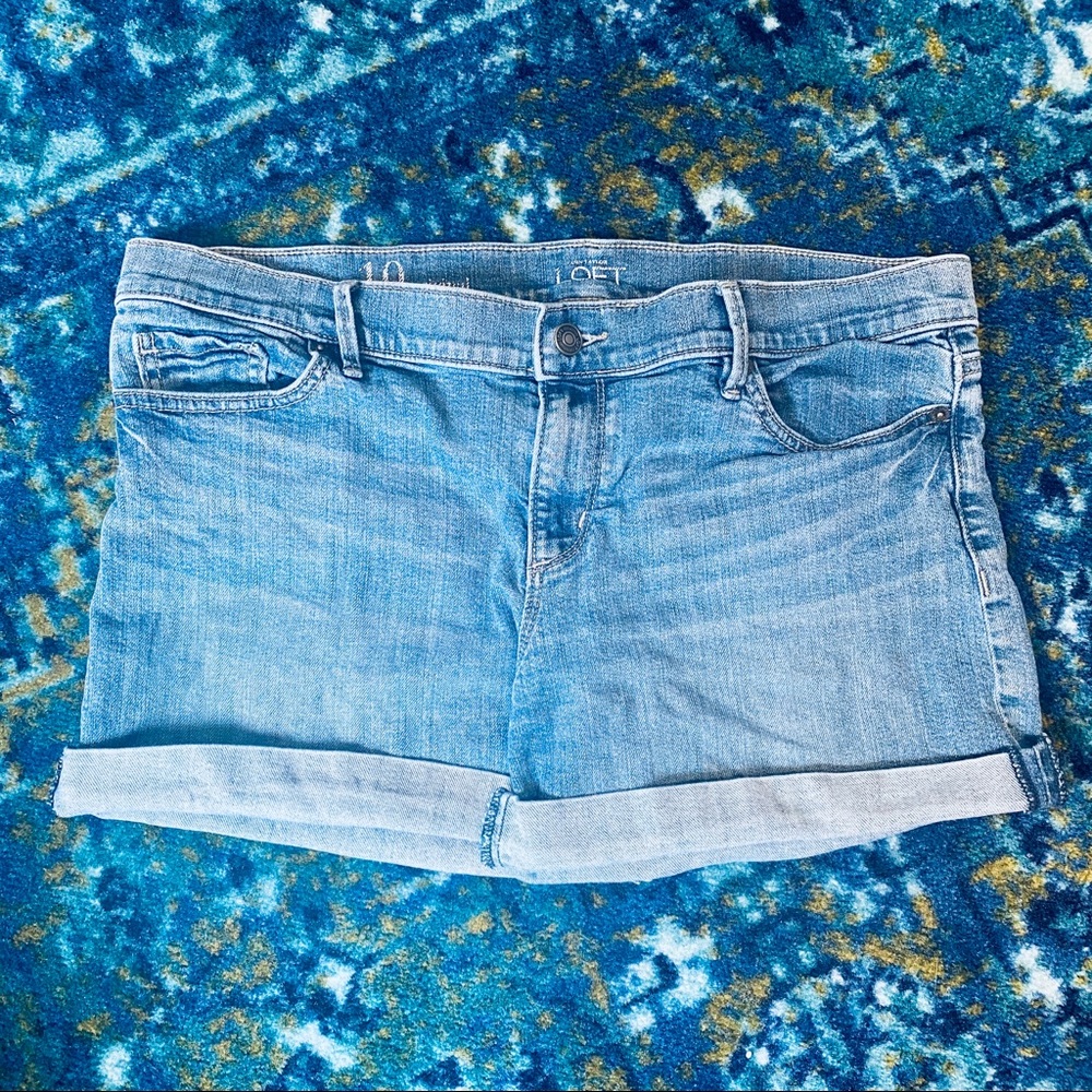 LOFT Faded Jean Shorts☀️